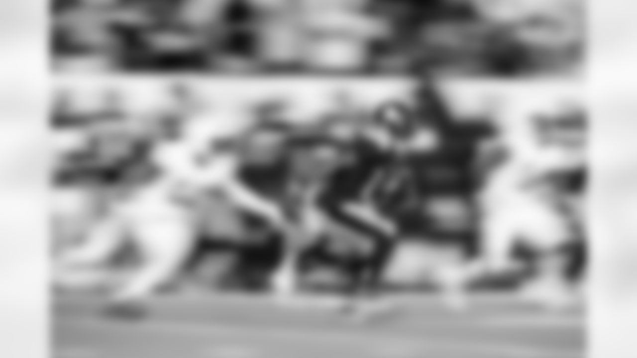 Pittsburgh Steelers running back Kenneth Gainwell (14) during a regular season game between the Pittsburgh Steelers and the Cincinnati Bengals, Thursday, Oct. 16, 2025 in Cincinnati, OH. The Bengals beat the Steelers 33-31. (Karl Roser / Pittsburgh Steelers)