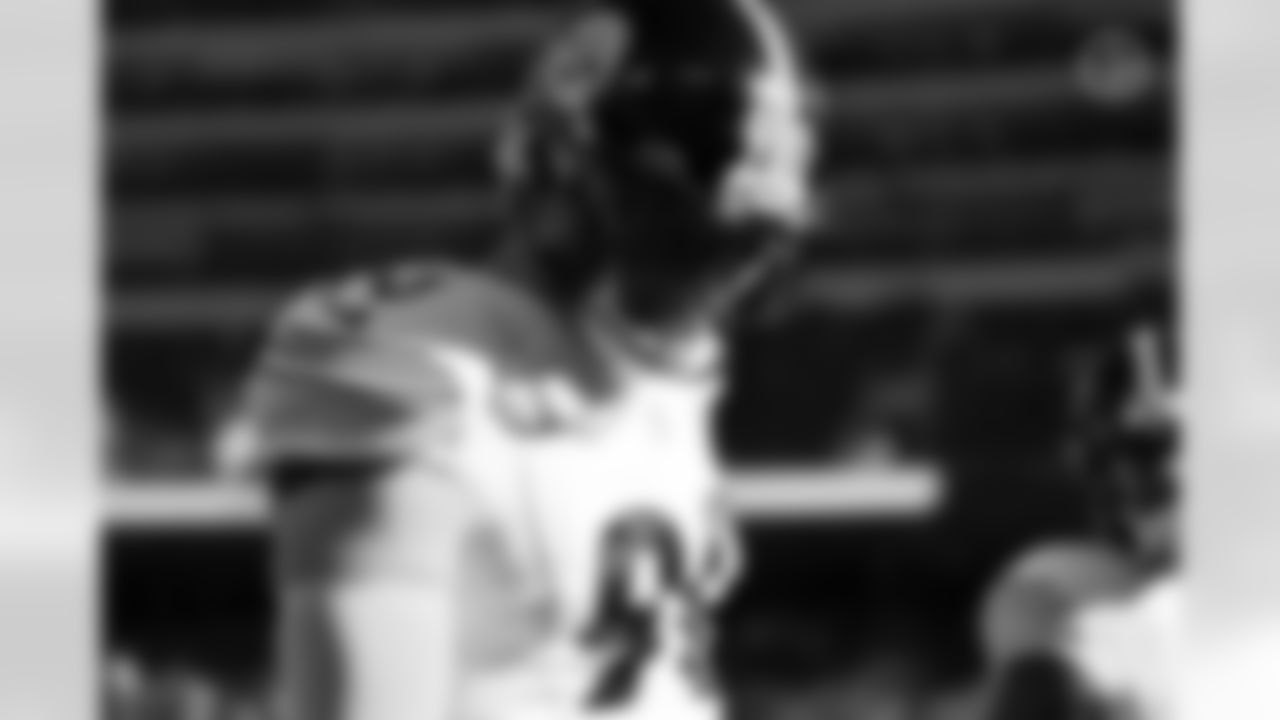 Pittsburgh Steelers linebacker T.J. Watt (90) during a regular season game between the Pittsburgh Steelers and the Chicago Bears, Sunday, Nov. 23, 2025 in Chicago, IL. (Karl Roser / Pittsburgh Steelers)