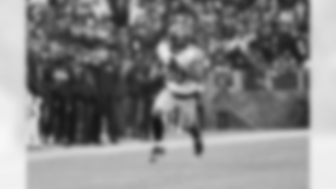 Pittsburgh Steelers running back Jaylen Warren (30) during a regular season game between the Pittsburgh Steelers and the Baltimore Ravens, Sunday, Dec. 7, 2025 in Baltimore, MD. (Alysa Rubin / Pittsburgh Steelers)