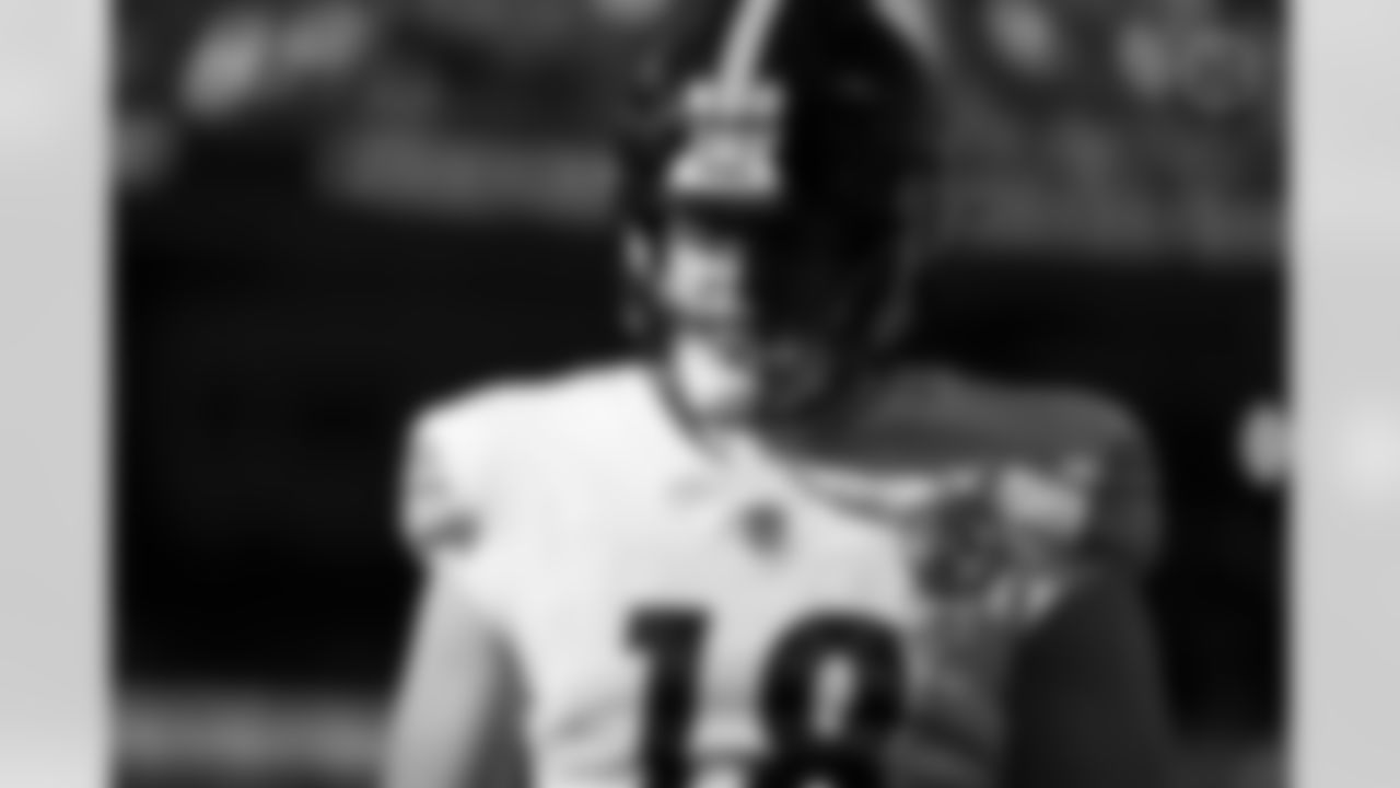 Pittsburgh Steelers quarterback Will Howard (18) during a regular season game between the Pittsburgh Steelers and the Chicago Bears, Sunday, Nov. 23, 2025 in Chicago, IL. (Karl Roser / Pittsburgh Steelers)