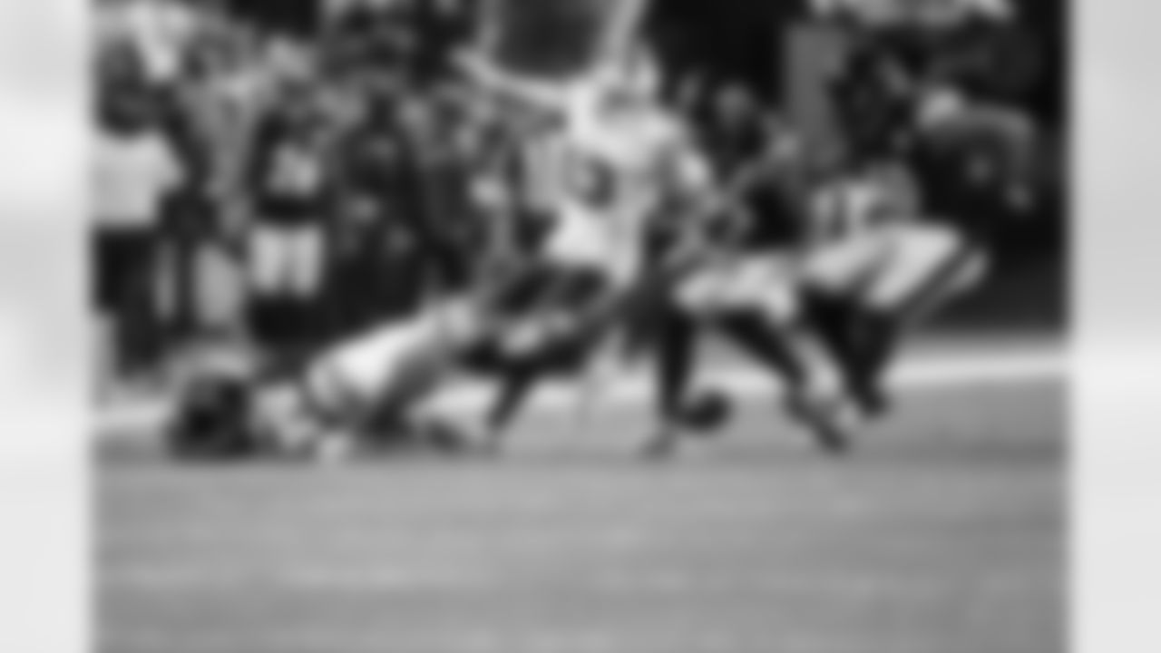 Pittsburgh Steelers linebacker Patrick Queen (6) Pittsburgh Steelers linebacker Malik Harrison (50) during a regular season game between the Pittsburgh Steelers and the Buffalo Bills, Sunday, Nov. 30, 2025 in Pittsburgh, PA.  (Arron Anastasia / Pittsburgh Steelers)