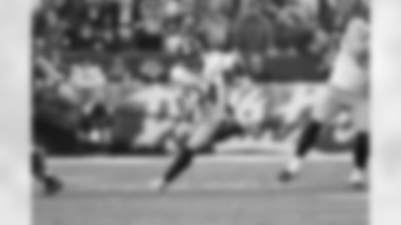 Pittsburgh Steelers running back Kenneth Gainwell (14) during a regular season game between the Pittsburgh Steelers and the Cleveland Browns, Sunday, Dec. 28, 2025 in Cleveland, OH. (Alysa Rubin / Pittsburgh Steelers)