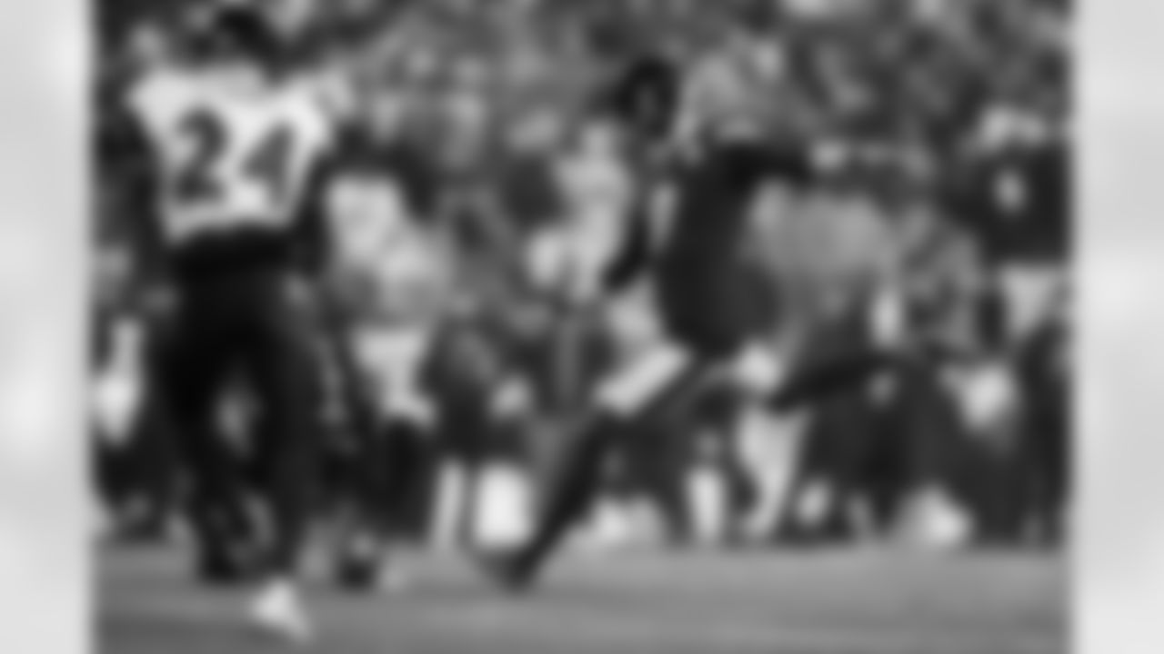 Pittsburgh Steelers kicker Chris Boswell (9) during a regular season game between the Pittsburgh Steelers and the Baltimore Ravens, Sunday, Jan. 4, 2026 in Pittsburgh, PA.  (Alysa Rubin / Pittsburgh Steelers)