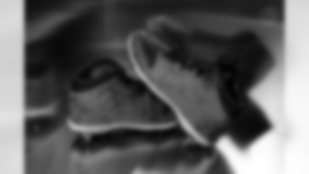 Pittsburgh Steelers quarterback Mason Rudolph (2) will showcase his custom cleats supporting The Life House during Week 13. (Alysa Rubin / Pittsburgh Steelers)