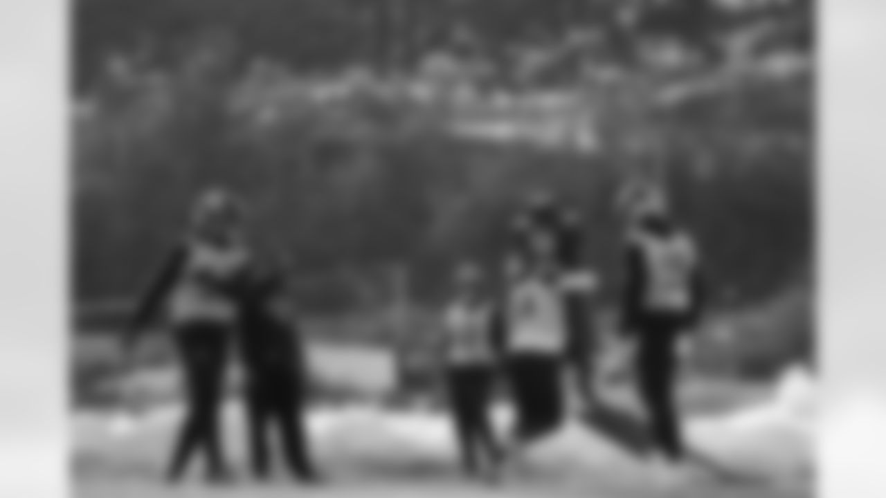Pittsburgh Steelers linebacker Carson Bruener (44) during practice at the UPMC Rooney Sports Complex preparing for a Week 16 matchup against the Detroit Lions, Thursday, Dec. 18, 2025 in Pittsburgh, PA. (Alysa Rubin / Pittsburgh Steelers)