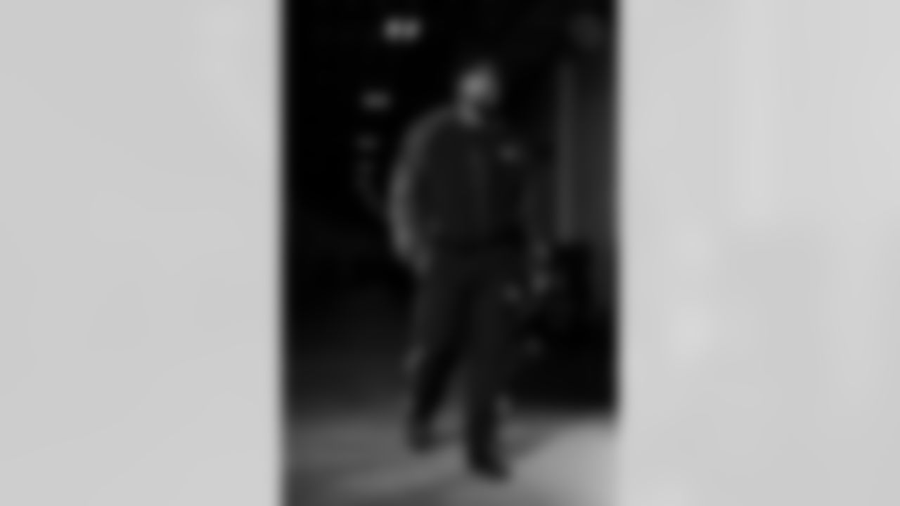 Pittsburgh Steelers running back Kenneth Gainwell (14) during a regular season game between the Pittsburgh Steelers and the Miami Dolphins, Monday, Dec. 15, 2025 in Pittsburgh, PA. (Alysa Rubin / Pittsburgh Steelers)