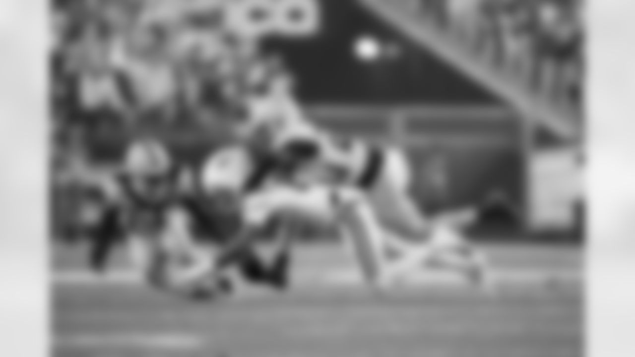 Pittsburgh Steelers cornerback Joey Porter Jr. (24) and Pittsburgh Steelers defensive back Chuck Clark (21) during a regular season game between the Pittsburgh Steelers and the Green Bay Packers, Sunday, Oct. 26, 2025 in Pittsburgh, PA. The Packers beat the Steelers 35-25. (Karl Roser / Pittsburgh Steelers)