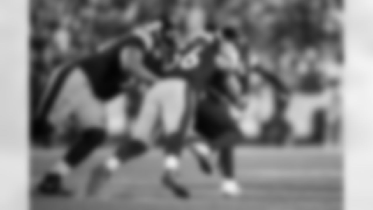 Pittsburgh Steelers linebacker Alex Highsmith (56) and Pittsburgh Steelers defensive end Yahya Black (94) during a regular season game between the Pittsburgh Steelers and the Baltimore Ravens, Sunday, Jan. 4, 2026 in Pittsburgh, PA. The Steelers defeated the Ravens 26-24. (Karl Roser / Pittsburgh Steelers)