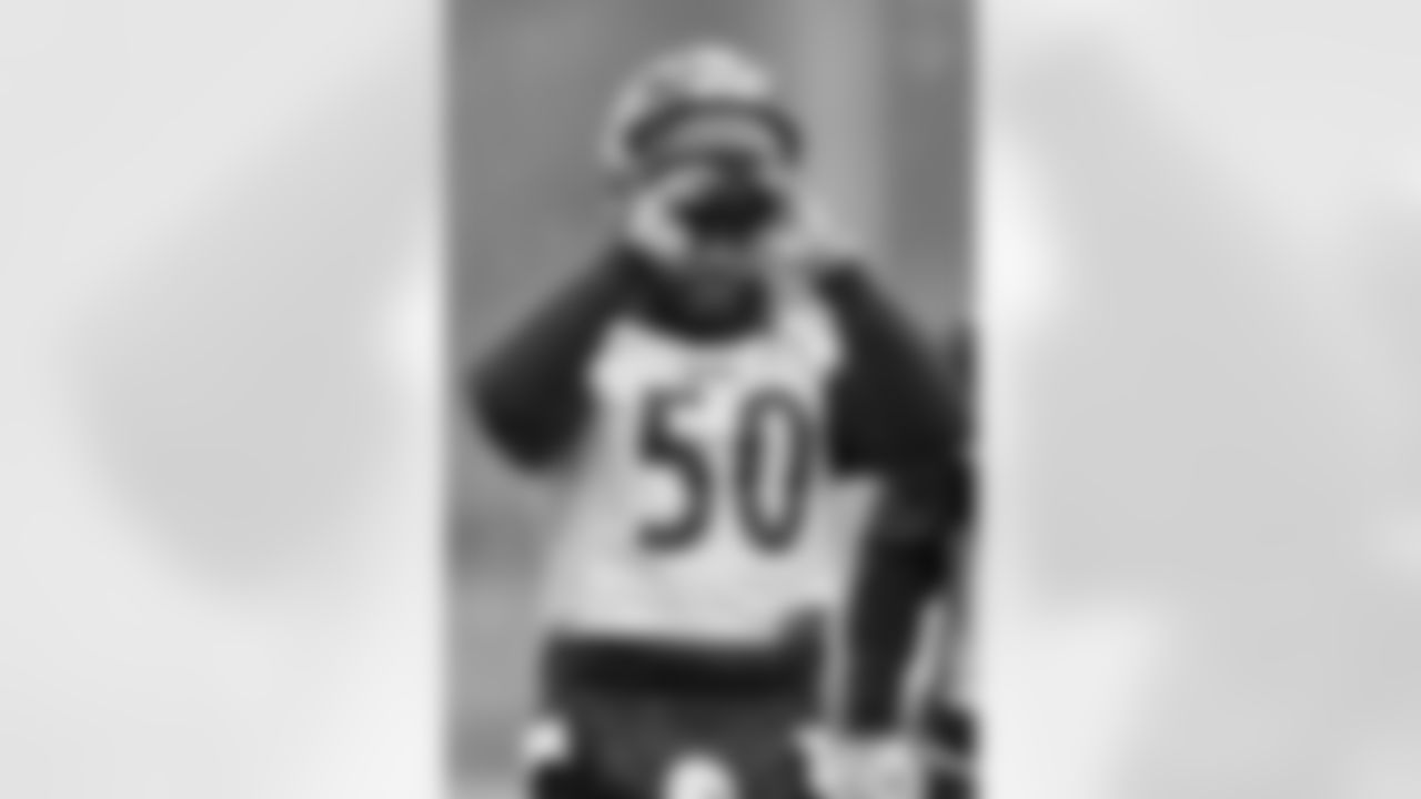 Pittsburgh Steelers linebacker Elandon Roberts (50) during practice at the UPMC Rooney Sports Complex preparing for a Week 18 matchup against the Cincinnati Bengals, Thursday, Jan. 2, 2025 in Pittsburgh, PA. (Alysa Rubin / Pittsburgh Steelers)