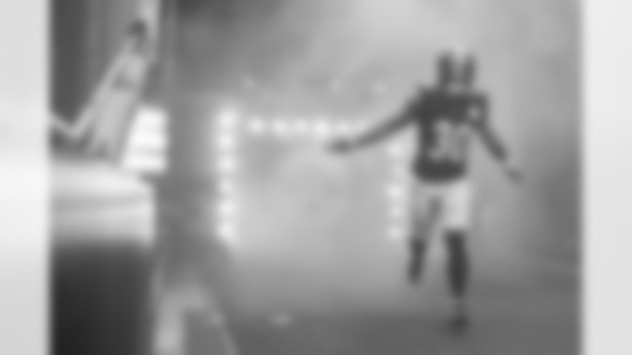 Pittsburgh Steelers running back Jaylen Warren (30) prior to a regular season game between the Pittsburgh Steelers and the Cincinnati Bengals, Sunday, Nov. 16, 2025 in Pittsburgh, PA. The Steelers defeated the Bengals 34-12. (Karl Roser / Pittsburgh Steelers)