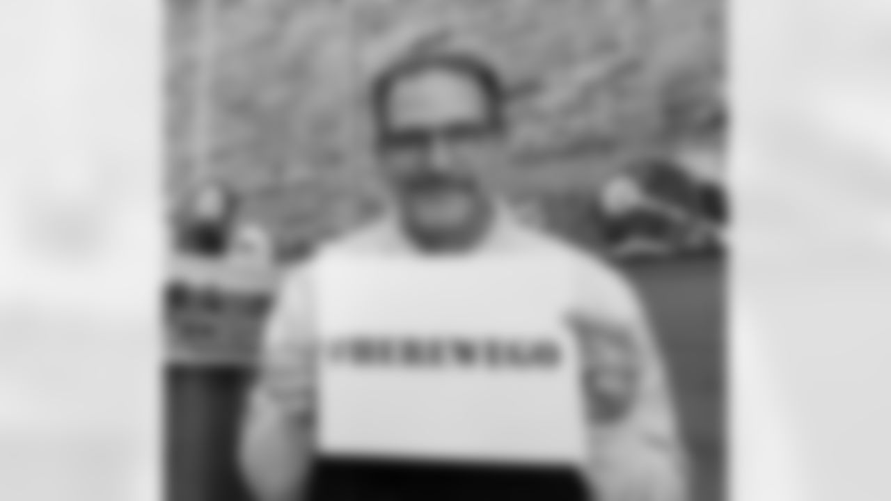 SNUTraditions_HereWeGoSigns_Jan112024302PM_Butler_Matt_97494590_herewego.jpg_97494590_herewego