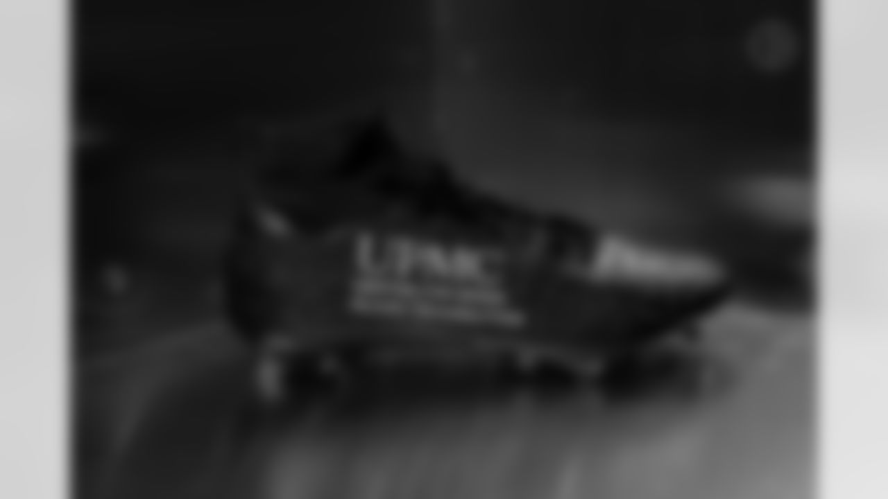 Pittsburgh Steelers running back Kenneth Gainwell (14) will showcase his custom cleats supporting UPMC Center for Brain Injury Rehabilitation during Week 13. (Alysa Rubin / Pittsburgh Steelers)