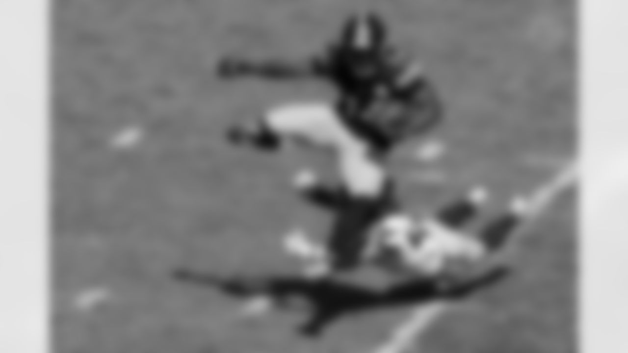 Pittsburgh Steelers running back Kenneth Gainwell (14) during a regular season game between the Pittsburgh Steelers and the Seattle Seahawks, Sunday, Sept. 14, 2025 in Pittsburgh, PA. The Seahawks beat the Steelers 31-17. (Harrison Barden / Pittsburgh Steelers)