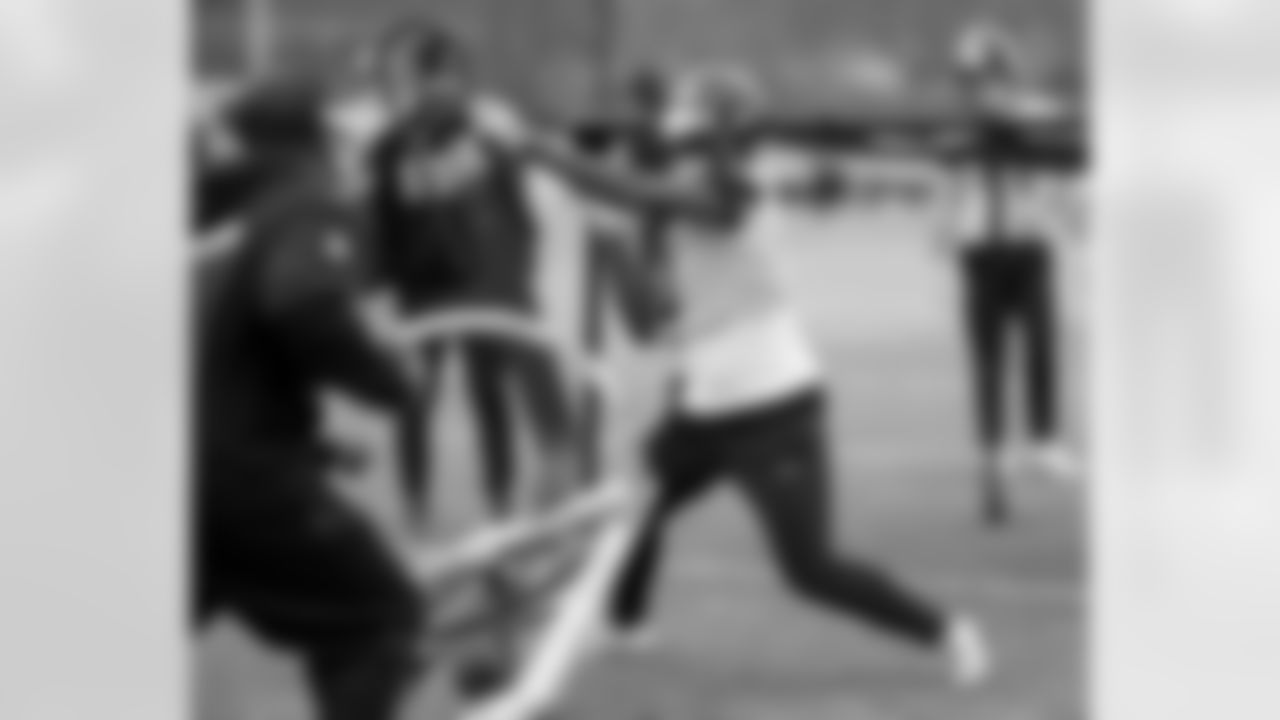 Pittsburgh Steelers linebacker Patrick Queen (6) during practice at the UPMC Rooney Sports Complex preparing for a Wild Card matchup against the Houston Texans, Friday, Jan. 9, 2026 in Pittsburgh, PA. (Karl Roser / Pittsburgh Steelers)