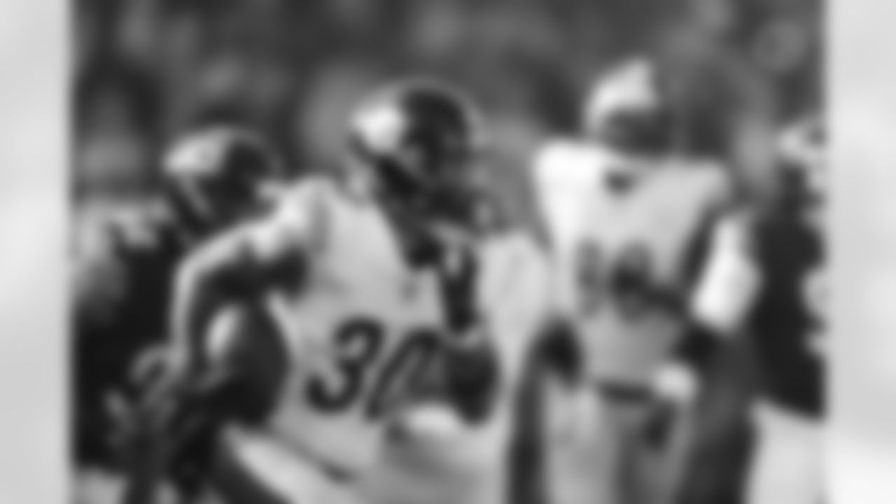 Pittsburgh Steelers running back Jaylen Warren (30) during a regular season game between the Pittsburgh Steelers and the Chicago Bears, Sunday, Nov. 23, 2025 in Chicago, IL. (Karl Roser / Pittsburgh Steelers)