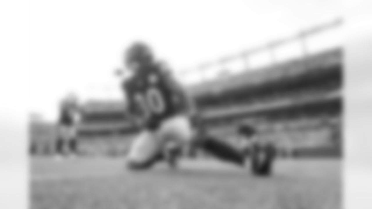 Pittsburgh Steelers running back Jaylen Warren (30) prior to a regular season game between the Pittsburgh Steelers and the Denver Broncos, Sunday, Sept. 15, 2024 in Denver, CO. (Nick Smith / Pittsburgh Steelers)