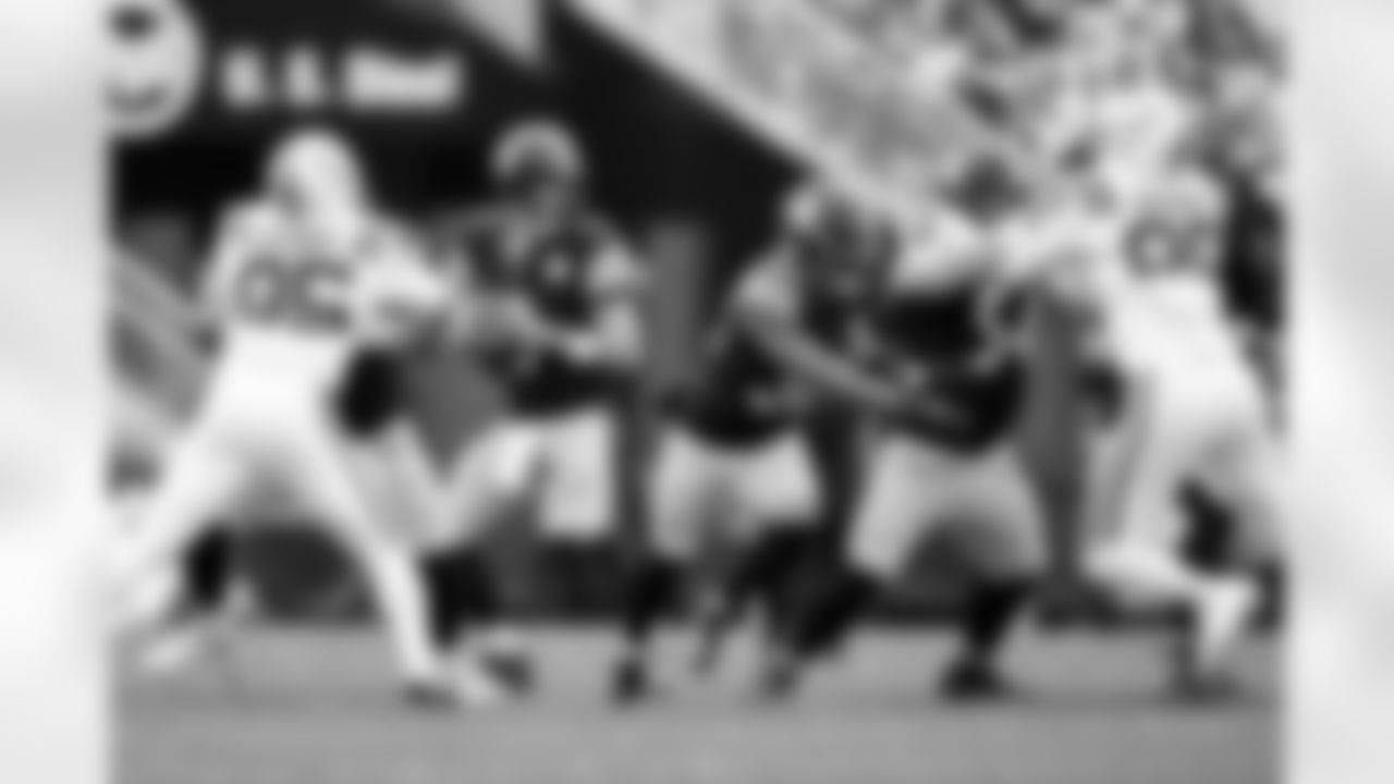 Pittsburgh Steelers quarterback Aaron Rodgers (8) during a regular season game between the Pittsburgh Steelers and the Indianapolis Colts, Sunday, Nov. 2, 2025 in Pittsburgh, PA. (Alysa Rubin / Pittsburgh Steelers)