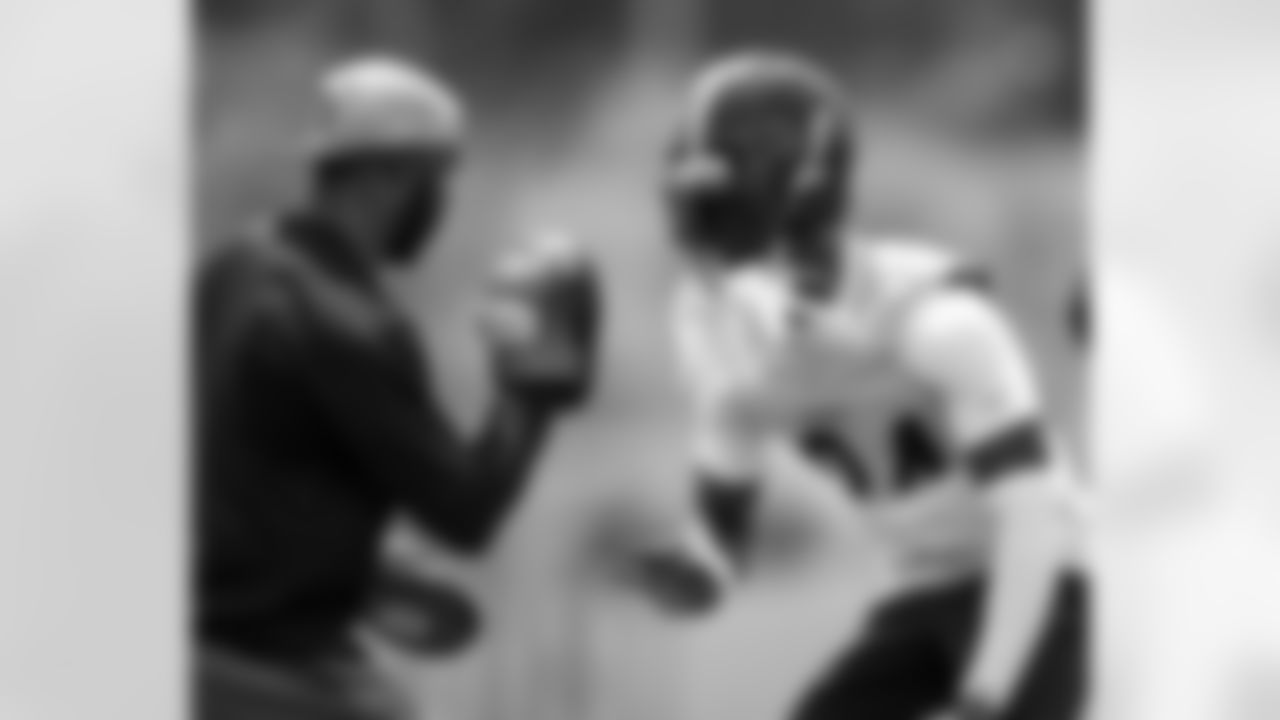 Pittsburgh Steelers cornerback Joey Porter Jr. (24) and Pittsburgh Steelers secondary coach Gerald Alexander practice at the UPMC Rooney Sports Complex during the 2025 minicamp, Tuesday June 10, 2025. (Karl Roser / Pittsburgh Steelers)