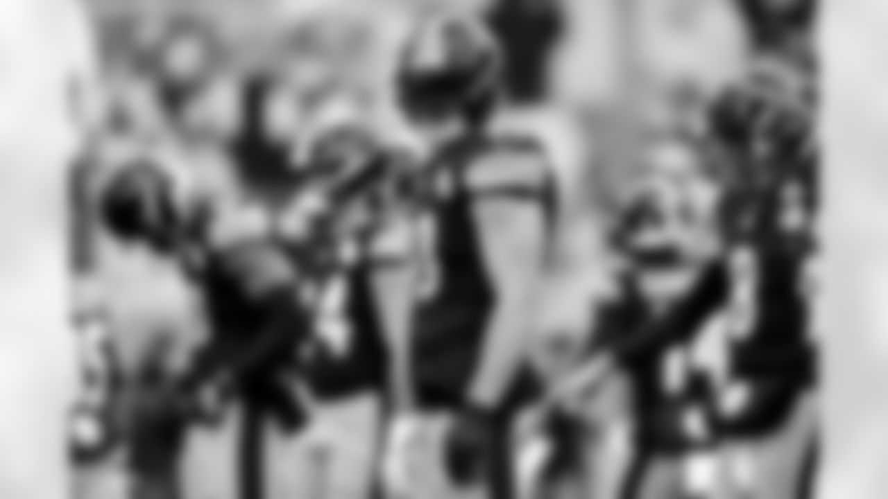 Pittsburgh Steelers linebacker T.J. Watt (90) during a regular season game between the Pittsburgh Steelers and the Cincinnati Bengals, Sunday, Nov. 16, 2025 in Pittsburgh, PA. (Karl Roser / Pittsburgh Steelers)