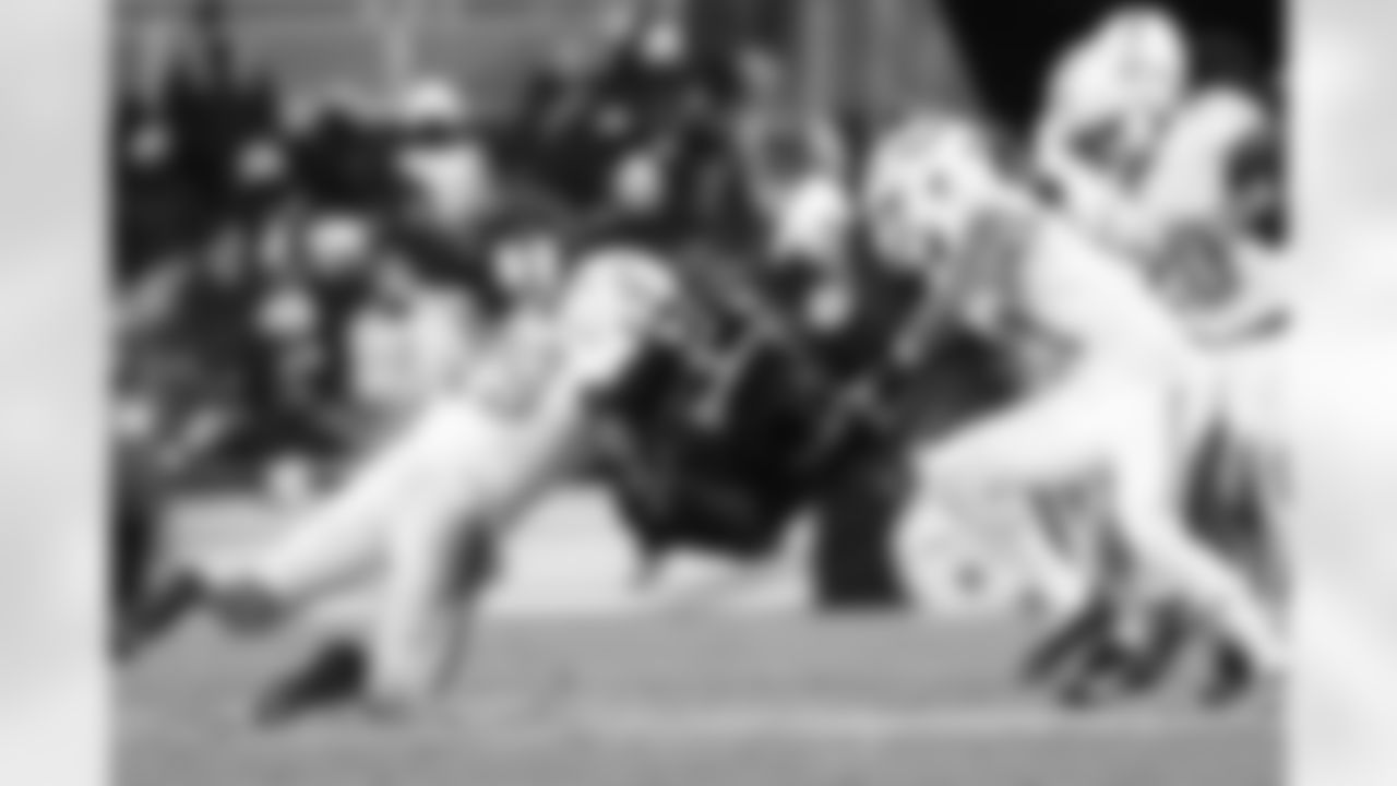 Pittsburgh Steelers running back Kenneth Gainwell (14) during a regular season game between the Pittsburgh Steelers and the Miami Dolphins, Monday, Dec. 15, 2025 in Pittsburgh, PA. (Jared Wickerham / Pittsburgh Steelers)