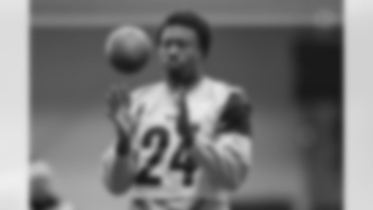 Pittsburgh Steelers cornerback Joey Porter Jr. (24) during practice at the UPMC Rooney Sports Complex preparing for a Week 15 matchup against the Miami Dolphins, Thursday, Dec. 11, 2025 in Pittsburgh, PA. (Alysa Rubin / Pittsburgh Steelers)