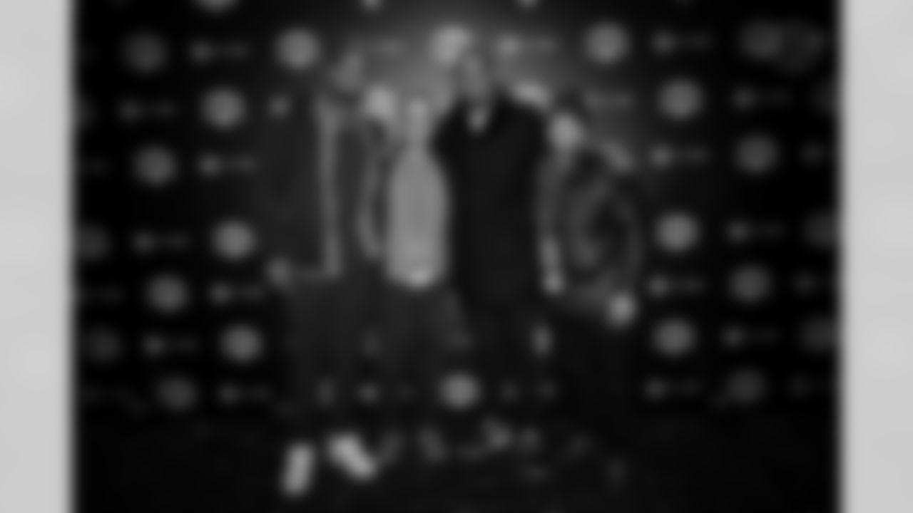 The Pittsburgh Steelers celebrate the 2025 Hall of Honor Class during the Hall of Honor Dinner Ceremony presented by U.S. Steel on Sunday, Dec. 14, 2025 in Pittsburgh, PA. (Alysa Rubin / Pittsburgh Steelers)