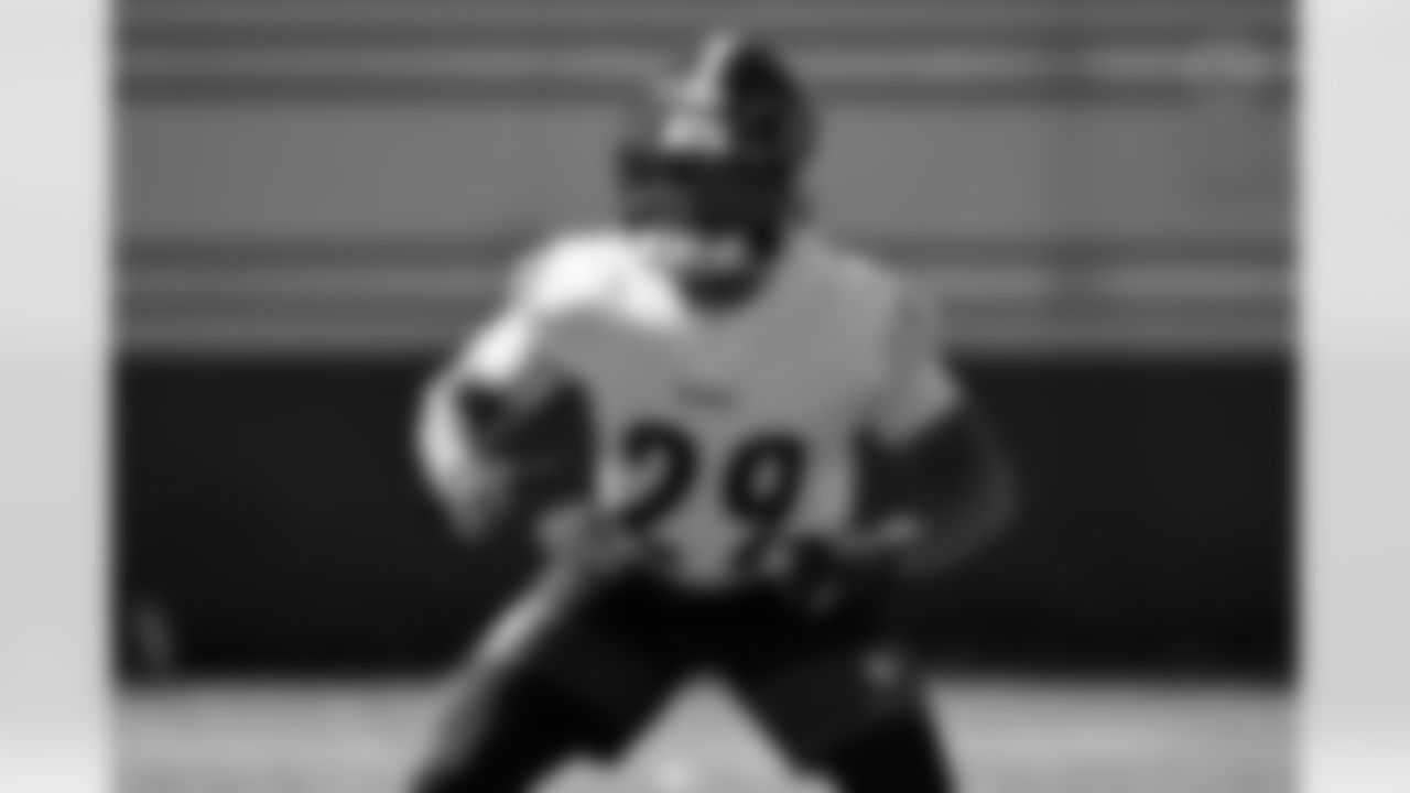 Pittsburgh Steelers running back Raheem Blackshear (29) during practice at the UPMC Rooney Sports Complex preparing for a Week 6 matchup against the Cleveland Browns, Thursday, Oct. 9, 2025 in Pittsburgh, PA. (Karl Roser / Pittsburgh Steelers)
