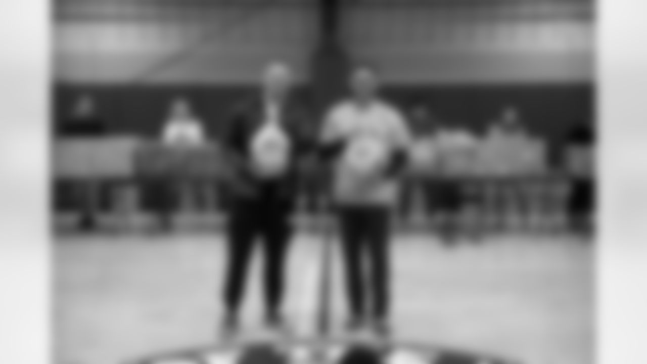 Pittsburgh Steelers linebacker Alex Highsmith (56) attended the Best of the Batch Thanksgiving Distribution, Friday, Nov. 21, 2025 in Homestead, PA. (Karl Roser / Pittsburgh Steelers)