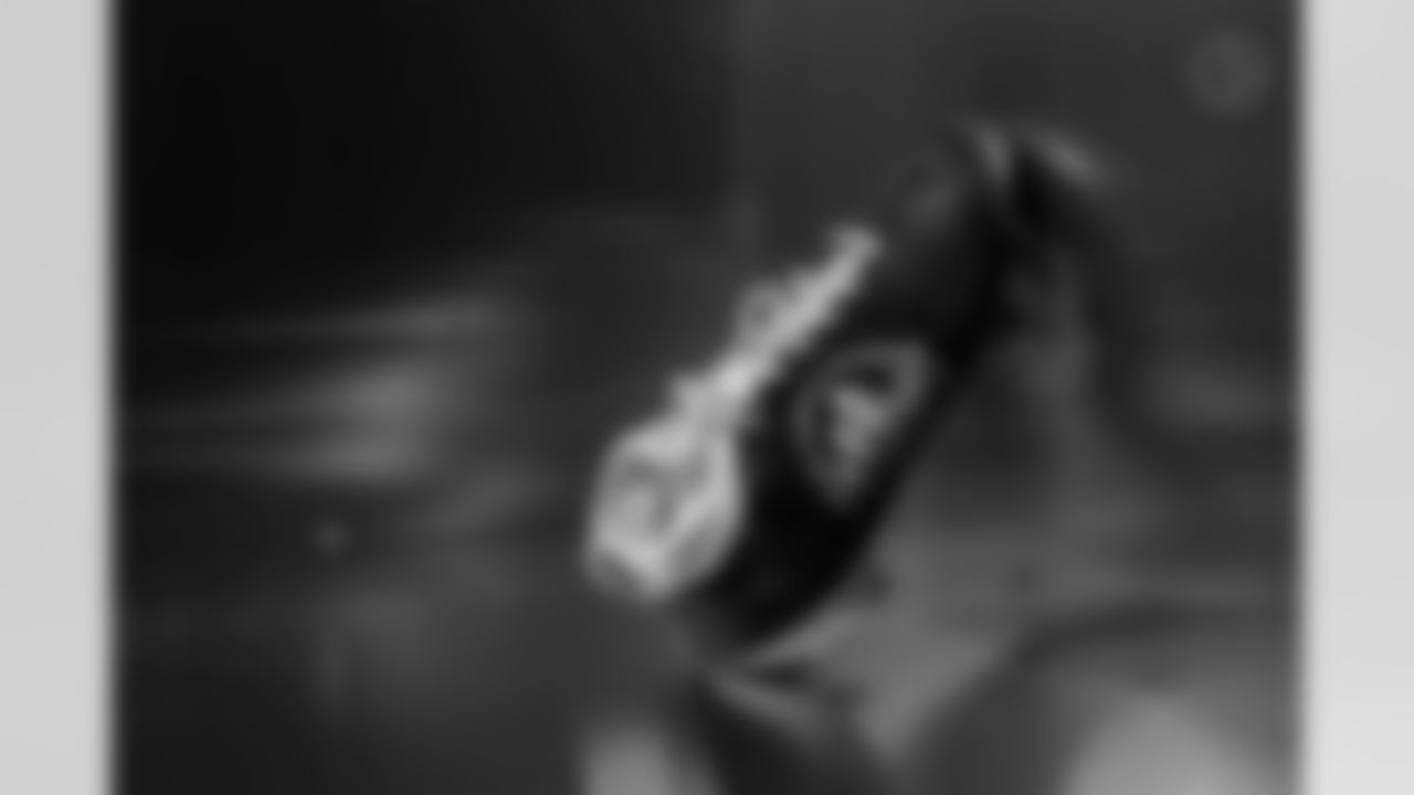 Pittsburgh Steelers tight end Jonnu Smith (81) will showcase his custom cleats supporting the Nu Family Foundation during Week 13. (Alysa Rubin / Pittsburgh Steelers)