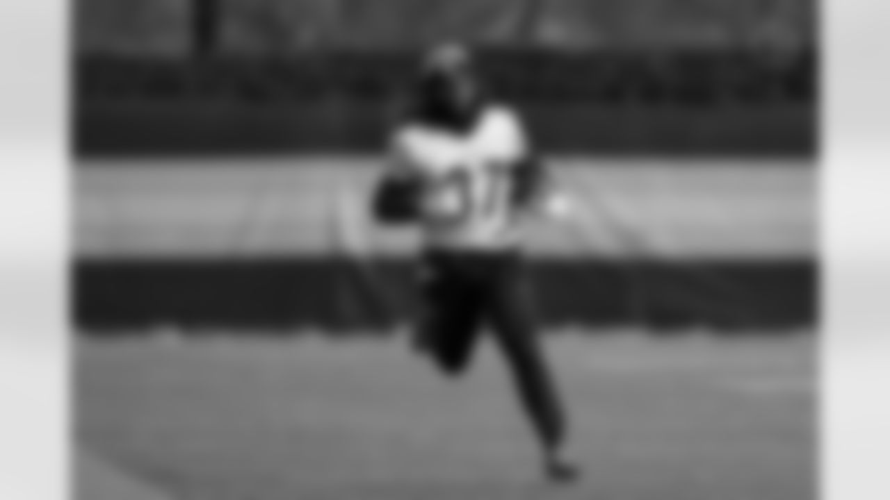 Pittsburgh Steelers running back Trey Sermon (37) during practice at the UPMC Rooney Sports Complex preparing for a Week 17 matchup against the Cleveland Browns, Wednesday, Dec. 24, 2025 in Pittsburgh, PA. (Karl Roser / Pittsburgh Steelers)