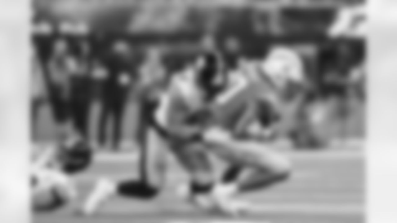 Pittsburgh Steelers linebacker Alex Highsmith (56) during a regular season game between the Pittsburgh Steelers and the Los Angeles Chargers, Sunday, Nov. 9, 2025 in Inglewood, CA. (Karl Roser / Pittsburgh Steelers)