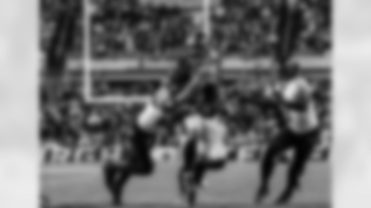 Pittsburgh Steelers running back Jaylen Warren (30) during a regular season game between the Pittsburgh Steelers and the Baltimore Ravens, Sunday, Jan. 4, 2026 in Pittsburgh, PA. The Steelers defeated the Ravens 26-24. (Taylor Ollason / Pittsburgh Steelers)