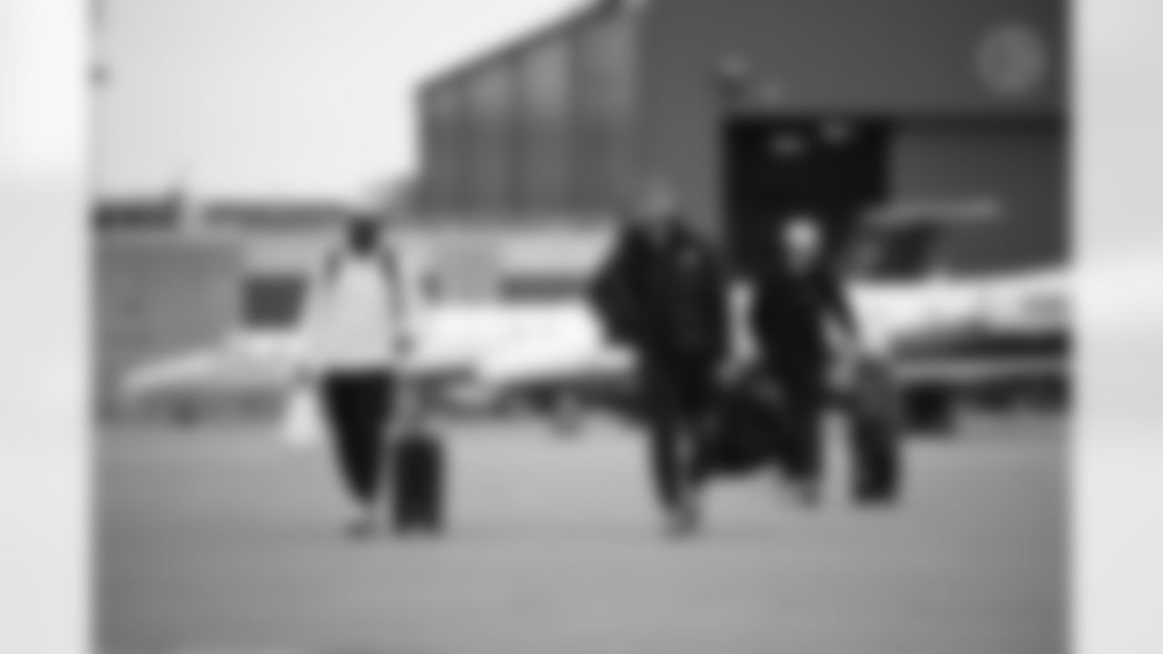 Pittsburgh Steelers linebacker Patrick Queen (6) and Pittsburgh Steelers tight end Pat Freiermuth (88) travels to Detroit on Saturday, Dec. 20, 2025 for the Week 16 regular season matchup against the Detroit Lions. (Alysa Rubin / Pittsburgh Steelers)