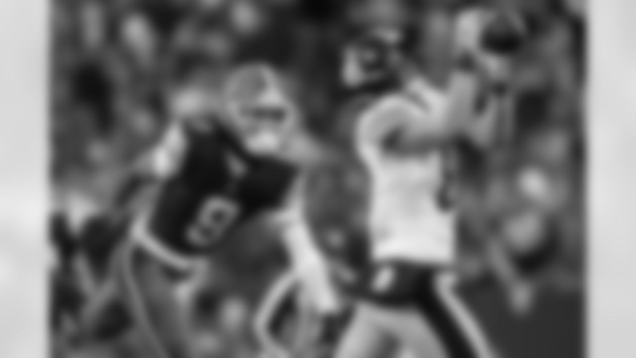 Pittsburgh Steelers tight end Pat Freiermuth (88) catches a pass during a regular season game against the Cleveland Browns, Sunday, Dec. 28, 2025 in Cleveland, OH. The Browns beat the Steelers 13-6. (Alysa Rubin / Pittsburgh Steelers)