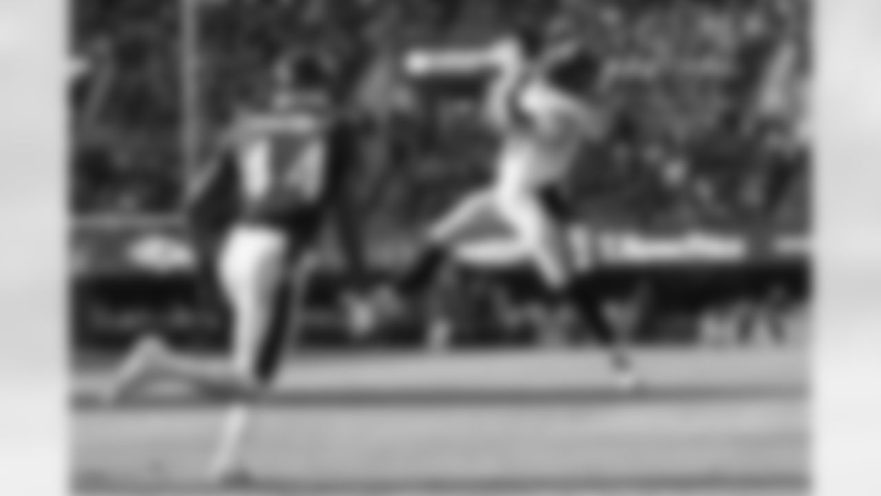 Pittsburgh Steelers running back Kenneth Gainwell (14) during a regular season game between the Pittsburgh Steelers and the Baltimore Ravens, Sunday, Dec. 7, 2025 in Baltimore, MD. (Alysa Rubin / Pittsburgh Steelers)