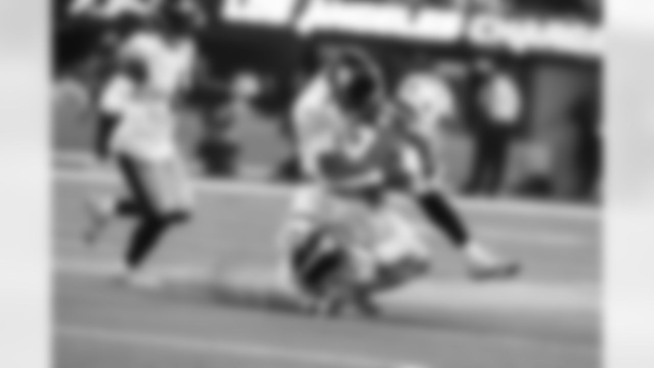 Pittsburgh Steelers cornerback James Pierre (42) Pittsburgh Steelers cornerback Jalen Ramsey (5) Pittsburgh Steelers linebacker Patrick Queen (6) during a regular season game between the Pittsburgh Steelers and the Los Angeles Chargers, Sunday, Nov. 9, 2025 in Inglewood, CA. (Nick Smith / Pittsburgh Steelers)