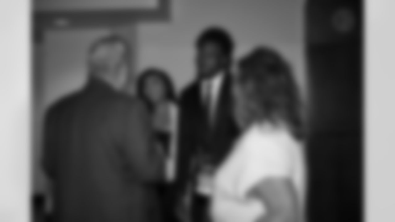 The Pittsburgh Steelers celebrate the 2025 Hall of Honor Class during the Hall of Honor Dinner Ceremony presented by U.S. Steel on Sunday, Dec. 14, 2025 in Pittsburgh, PA. (Alysa Rubin / Pittsburgh Steelers)