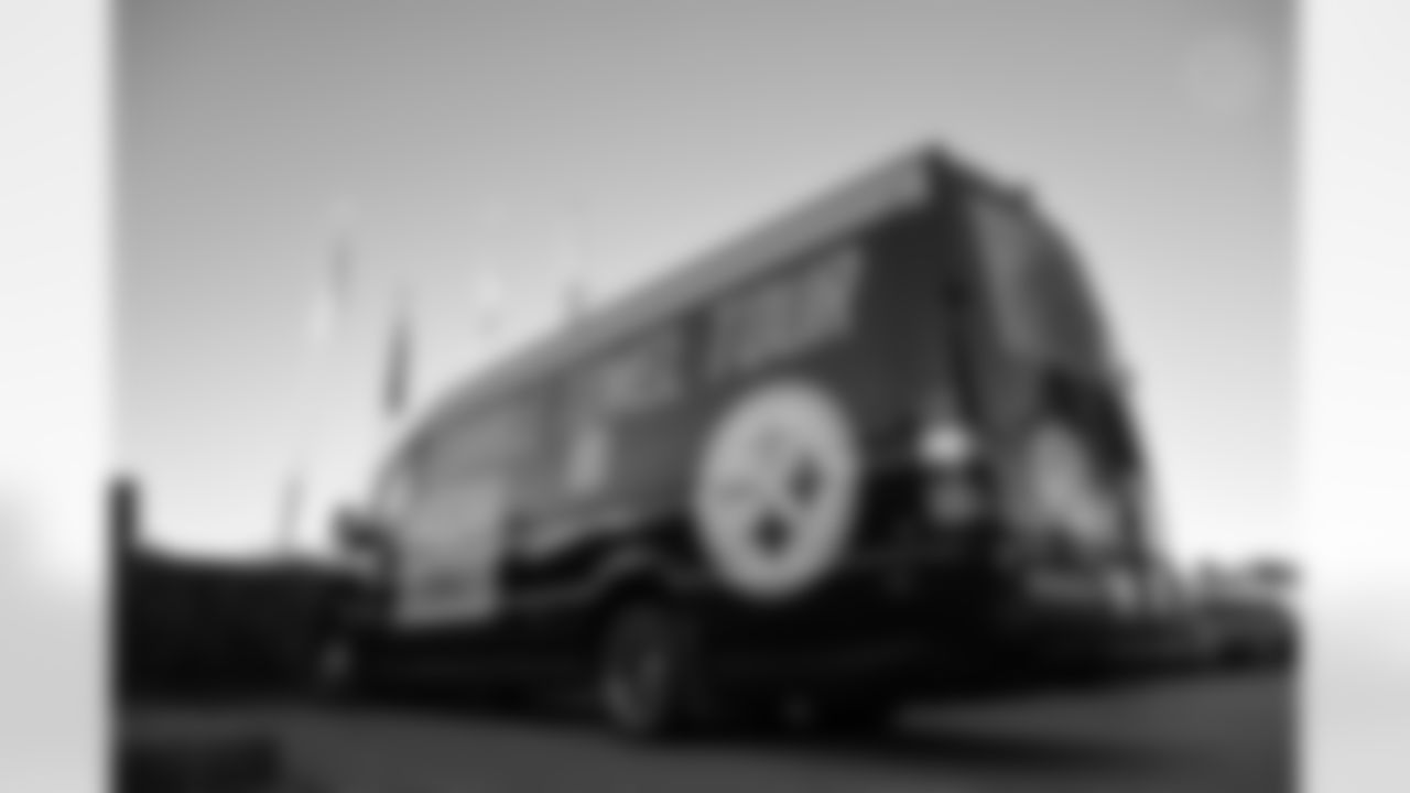 Pittsburgh Steelers legend Max Starks gives out Terrible Towels to locals on Tuesday, Sept. 23, 2025 in Killarney, Ireland. (Brendan Moran / Pittsburgh Steelers)