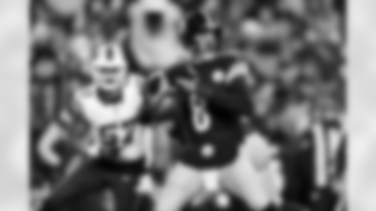 Pittsburgh Steelers quarterback Aaron Rodgers (8) during a regular season game between the Pittsburgh Steelers and the Buffalo Bills, Sunday, Nov. 30, 2025 in Pittsburgh, PA.  (Karl Roser / Pittsburgh Steelers)