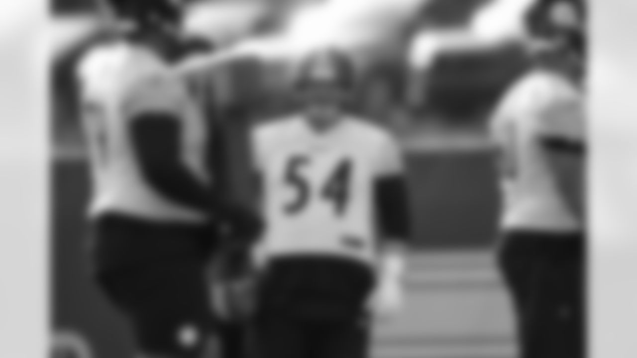 Pittsburgh Steelers center Zach Frazier (54) during practice at the UPMC Rooney Sports Complex preparing for a Wild Card matchup against the Houston Texans, Thursday, Jan. 8, 2026 in Pittsburgh, PA. (Alysa Rubin / Pittsburgh Steelers)