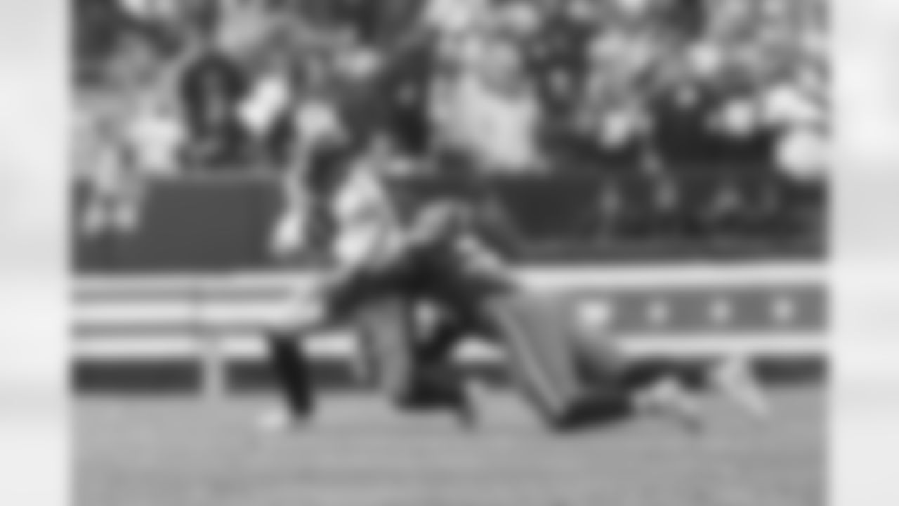 Pittsburgh Steelers running back Kenneth Gainwell (14) during a regular season game between the Pittsburgh Steelers and the Cleveland Browns, Sunday, Dec. 28, 2025 in Cleveland, OH. (Jared Wickerham / Pittsburgh Steelers)