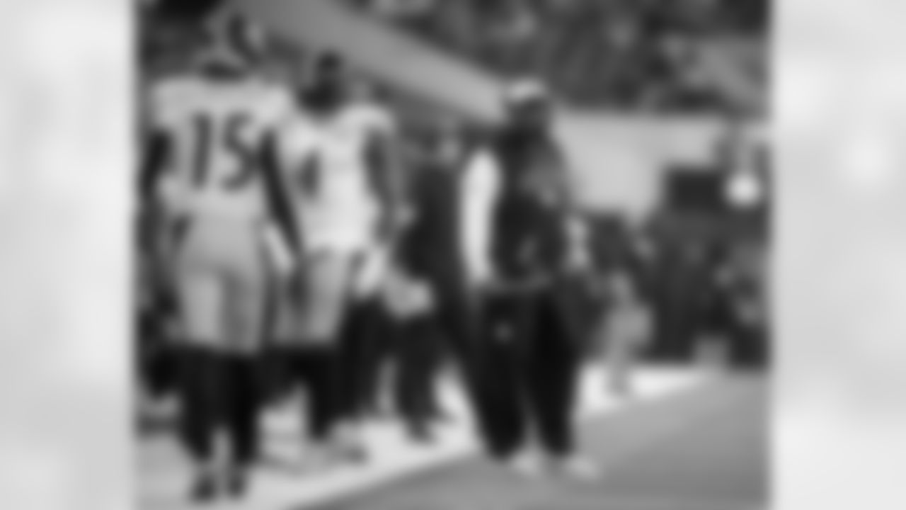 Pittsburgh Steelers head coach Mike Tomlin during a regular season game between the Pittsburgh Steelers and the Los Angeles Chargers, Sunday, Nov. 9, 2025 in Inglewood, CA. The Chargers beat the Steelers 25-10. (Karl Roser / Pittsburgh Steelers)