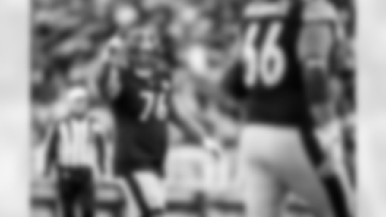 Pittsburgh Steelers offensive tackle Troy Fautanu (76) during a regular season game between the Pittsburgh Steelers and the Cincinnati Bengals, Sunday, Nov. 16, 2025 in Pittsburgh, PA. The Steelers defeated the Bengals 34-12. (Karl Roser / Pittsburgh Steelers)