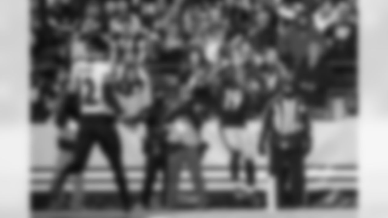 Pittsburgh Steelers wide receiver Calvin Austin III (19) catches a pass for a touchdown during a regular season game against the Baltimore Ravens, Sunday, Jan. 4, 2026 in Pittsburgh, PA. The Steelers defeated the Ravens 26-24. (Alysa Rubin / Pittsburgh Steelers)