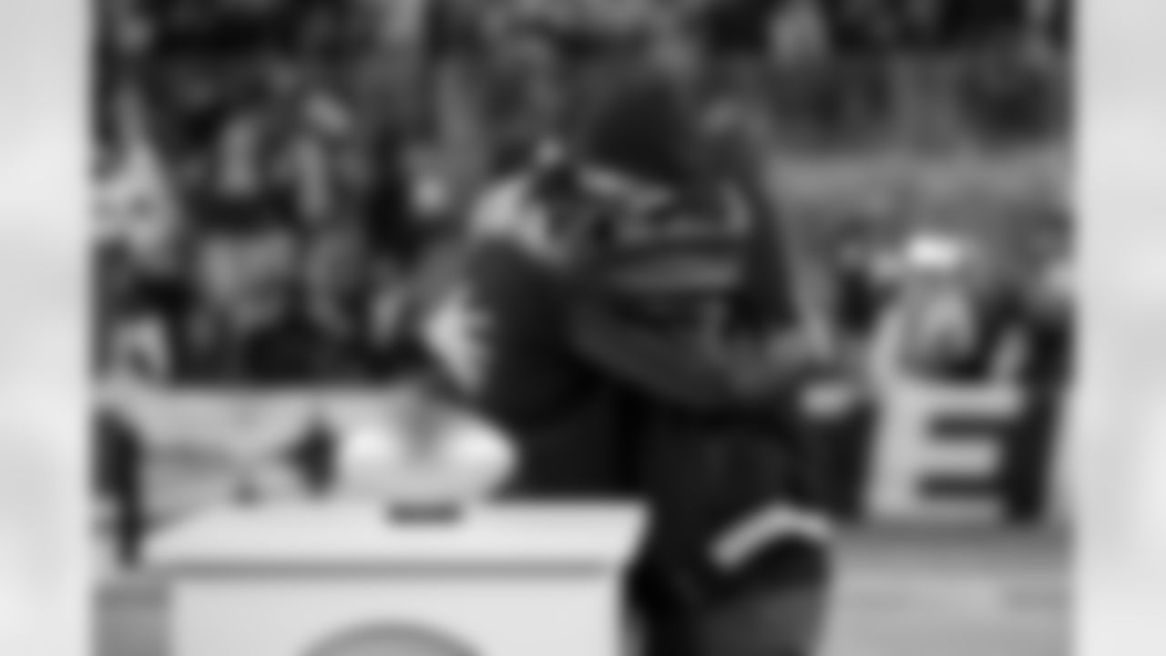 Hall of Honor recognition ceremony during a regular season game between the Pittsburgh Steelers and the Miami Dolphins, Monday, Dec. 15, 2025 in Pittsburgh, PA. The Steelers defeated the Dolphins 28-15. (Alysa Rubin / Pittsburgh Steelers)