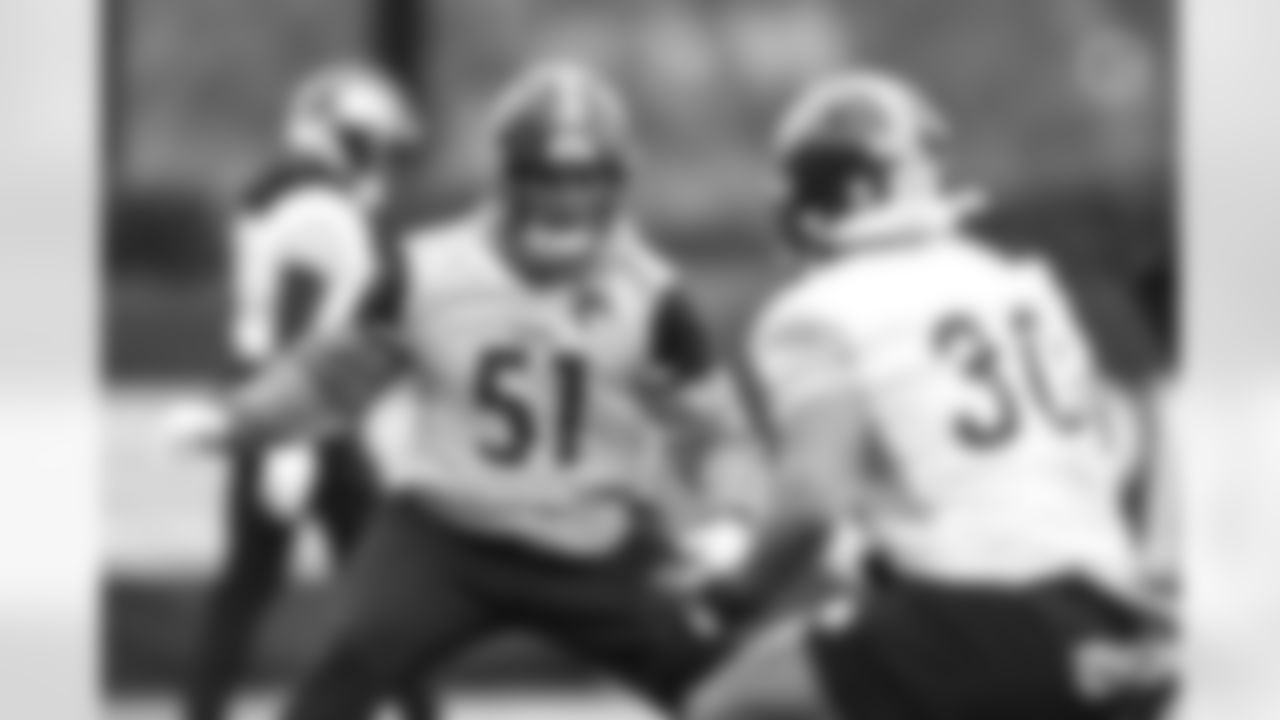 Pittsburgh Steelers linebacker Nick Herbig (51) during practice at the UPMC Rooney Sports Complex preparing for a Week 18 matchup against the Baltimore Ravens, Thursday, Jan. 4, 2024 in Pittsburgh, PA. (Abigail Dean / Pittsburgh Steelers)
