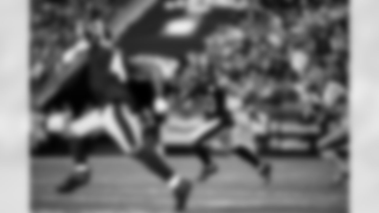 Pittsburgh Steelers running back Jaylen Warren (30) during a regular season game between the Pittsburgh Steelers and the Cincinnati Bengals, Sunday, Nov. 16, 2025 in Pittsburgh, PA. The Steelers defeated the Bengals 34-12. (Karl Roser / Pittsburgh Steelers)