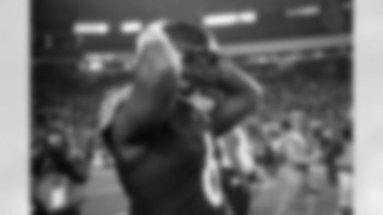 Pittsburgh Steelers linebacker Patrick Queen (6) celebrates following a regular season game against the Baltimore Ravens, Sunday, Jan. 4, 2026 in Pittsburgh, PA. The Steelers defeated the Ravens 26-24. (Alysa Rubin / Pittsburgh Steelers)