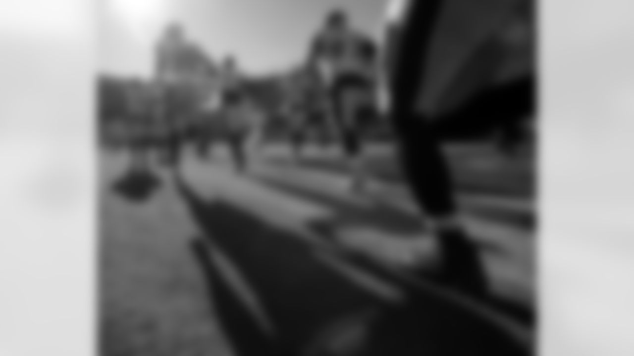 The Pittsburgh Steelers take the field priro to a regular season game between the Pittsburgh Steelers and the Chicago Bears, Sunday, Nov. 23, 2025 in Chicago, IL. The Bears beat the Steelers 31-28. (Nick Smith / Pittsburgh Steelers)