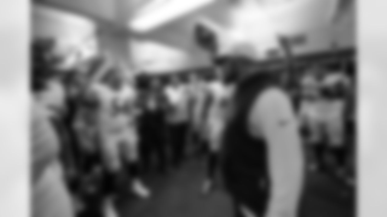 Pittsburgh Steelers head coach Mike Tomlin holds up the game ball in front of the team for his 200th win following a regular season game between the Pittsburgh Steelers and the Detroit Lions, Sunday, Dec. 21, 2025 in Detroit, MI. The Steelers defeated the Lions 29-24. (Karl Roser / Pittsburgh Steelers)